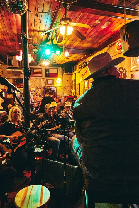 Discover a real Texas Roadhouse and have the night of your life - Texas