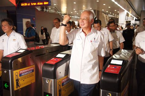 Jika melihat peta transit berintegrasi lembah klang (seperti di bawah ini), sambungan antara perkhidmatan tren sedia ada dan juga yang sedang dibangunkan, diharap mampu memberikan transformasi bagi sistem pengangkutan di negara kita. MatKilauPenang: Projek Rel #LRT3 Bandar Utama-Klang ...