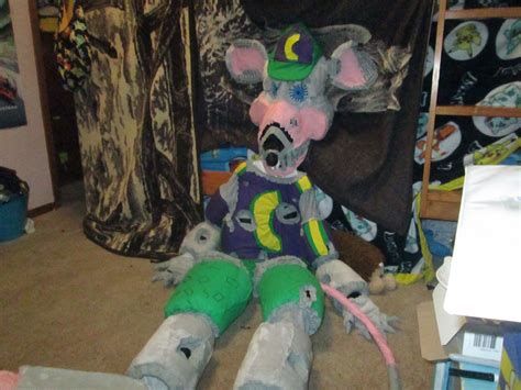 Nightmare Chuck E Cheese Just Chilling Out Chuck E Cheese Creepy