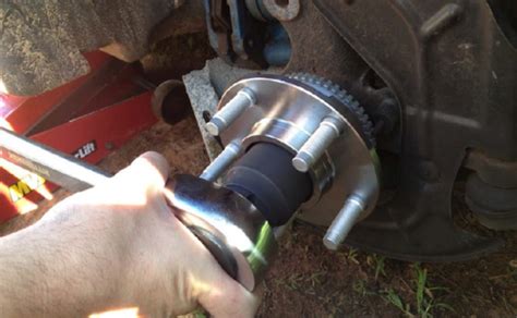 How To Correctly Torque Your Wheel Bearings Lugnut4x4