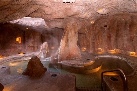 Bright Deluxe Rockies Suite With Loft Soak In Grotto Hot Pools