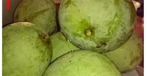 Kupaskan mangga, potong atau hiris memanjang, basuh dan toskan. Bagaimana membuat Jeruk mangga yang rangup dan sedap ...