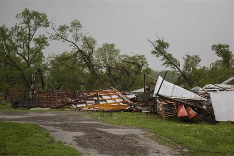 Tornado Alley Earns Its Name Storms Roar In Midwest