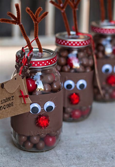 Inexpensive and easy gift ideas to give friends for birthday or any occasion. 25 Cool DIY Mason Jar Christmas Ideas | HomeMydesign