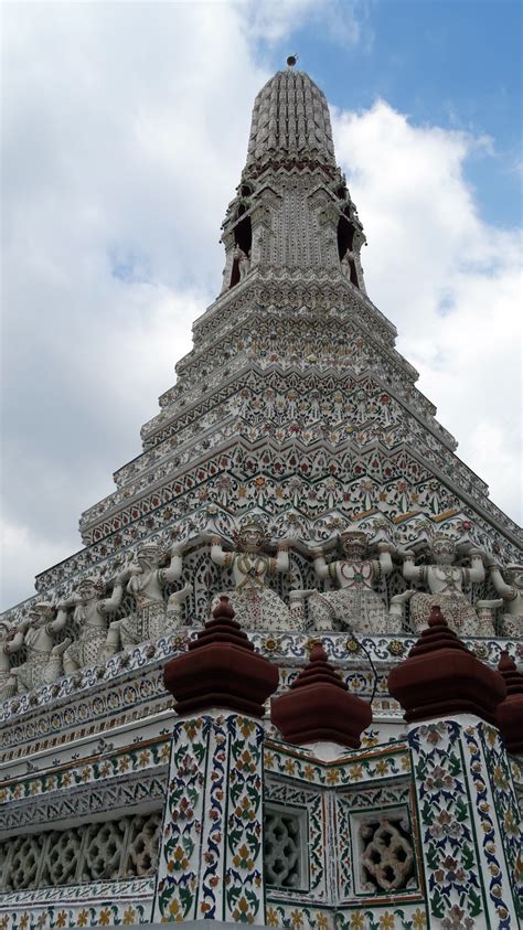 Gambar Arsitektur Bangunan Istana Menara Agama Budha Tengara Tempat Beribadah Thailand