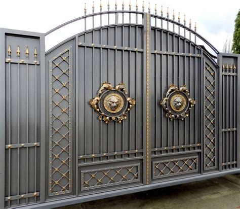 Стильные металлические ворота с кованными элементами Latest Gate