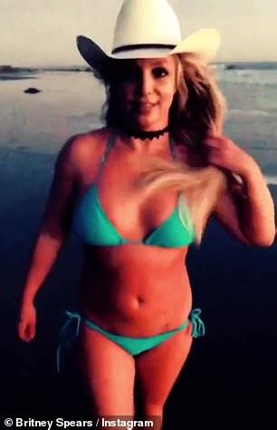 Britney Spears Displays Her Jaw Dropping Physique As She Frolics At The Beach Daily Mail Online