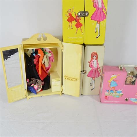 1960s Barbie Wardrobe Skipper Andtutti Doll Case W Dolls Outfits Ebth
