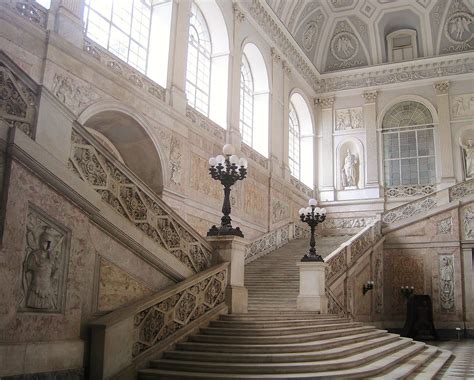 Palazzo Reale Di Napoli Architettura Gotica