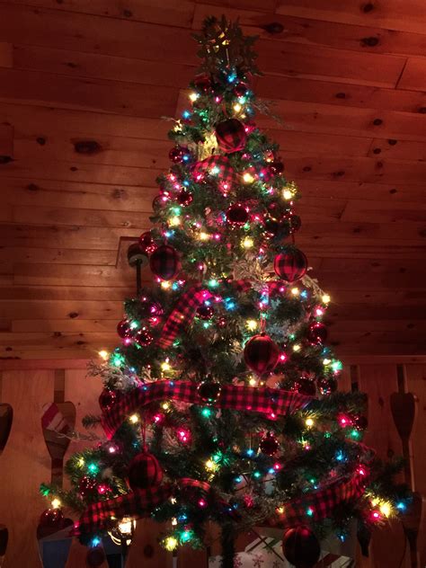 For treehouse holidays in yorkshire, stay at keldy where you will find a cute cabin sleeping up to 8 guests. Christmas at the Cabin 2016 | Holiday decor, Decor ...