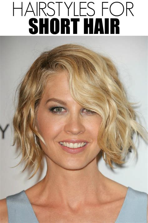 20 Hairstyles For Short Hair You Will Want To Show Your Stylist Mom