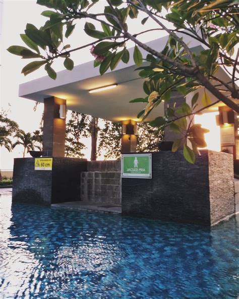 Jika anda lebihi suka menggunakan kolam renang hotel di jakarta daripada menggunakan kolam renang umum dengan alasan tertentu anda bisa menggunakan hotel dengan jakarta untuk umum. Review Kolam Renang Hotel Thamrin Condotel, Keren Banget ...