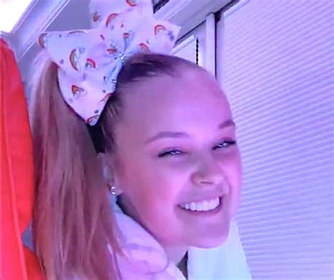 Teen Youtuber Jojo Siwa And Dance Moms Star Comes Out As Gay