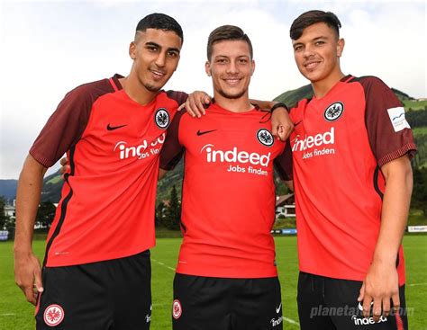 To install it on your phone, first access this. Tercera camiseta Nike del Eintracht Frankfurt 2017/18