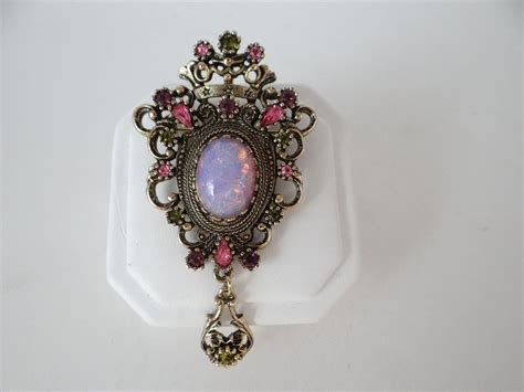 Stunning Signed Sarah Coventry Contessa Pink Fire Opal Brooch Pin