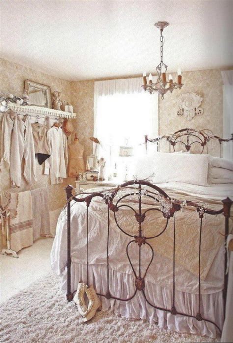 Although there might be more to it than what are … 33 Cute And Simple Shabby Chic Bedroom Decorating Ideas ...