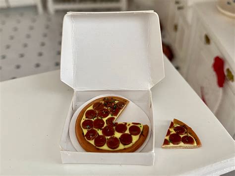 Miniature Pizza Pizza With Box And Slice Pepperoni Pizza Dollhouse