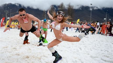 Beim Boogelwoogel Festival Fahren Tausende Russen In Shorts Und Bikinis Ski Stern De