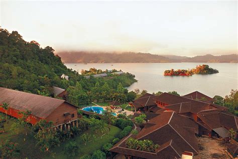 Formerly known as the batang ai longhouse resort managed by hilton, the resort now is under planet borneo lodge management starting january 2016 and starts with new. Menyang Tais & Hilton Batang Ai, Sarawak | Borneo Adventure
