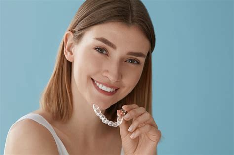 What Are The Pros And Cons Of Teeth Aligners