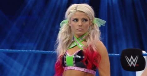 Wwe Star Alexa Bliss Defeats Bayley For Raw Womens Title To Make Wwe
