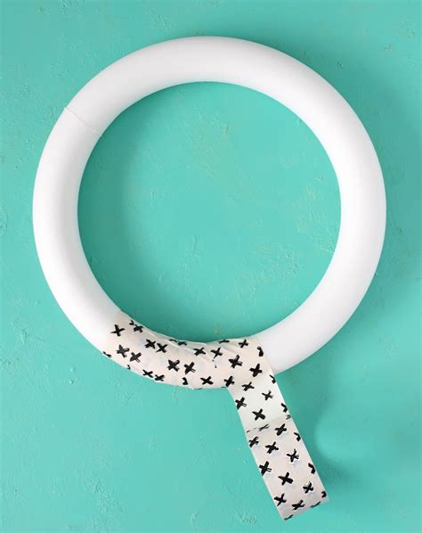 Duck Tape Valentines Day Wreath Diy Guides Guides