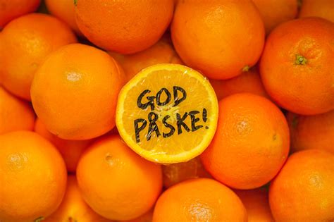 Høytiden feires til minne om jesu kristi siste nattverd, korsfestelse, lidelse. Påskebilder - Robin Lund