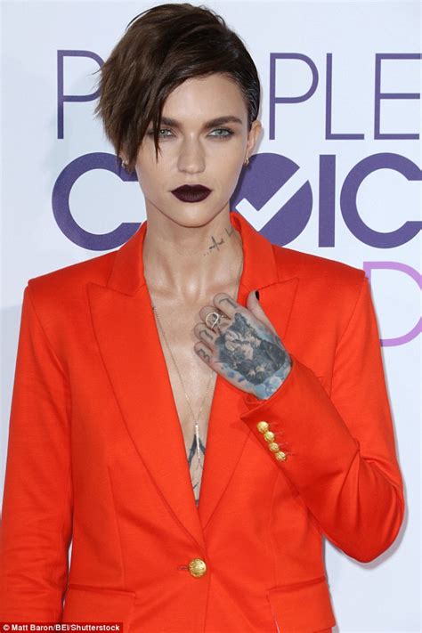 People S Choice Awards Ruby Rose Wears Orange Tuxedo Daily Mail Online