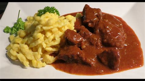 Rindsgulasch Mit Spazln Wiener Spatzle Goulash Risotto Slow Cooker Food And Drink Youtube