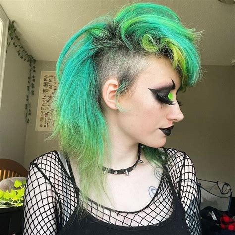 Cassidy On Instagram “🌻” In 2023 Green Hair Cool Hairstyles Cool