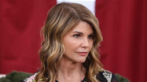 Fuller House Reveals Where Lori Loughlins Aunt Becky Has Been All This Time