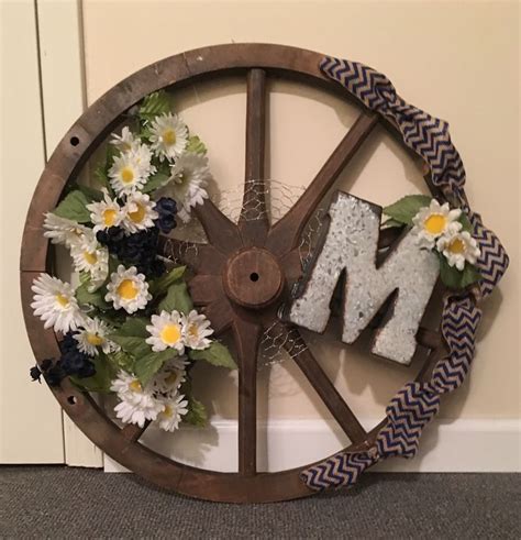 Best 25 Wagon Wheel Decor Ideas On Pinterest Fall