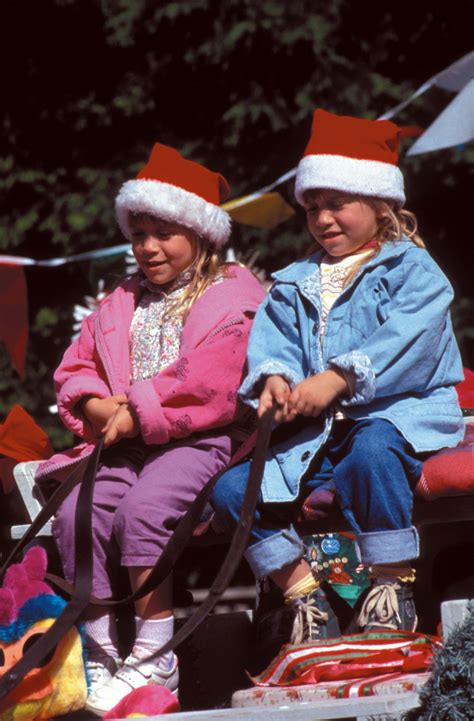 It was a christmas television film that was released on abc and now plays on abc family during its 25 days of christmas holiday season. To Grandmother's House We Go 1992 Stills - Mary-Kate ...