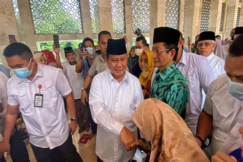 Momen Prabowo Jadi Rebutan Selfie Ibu Ibu Di Puncak Milad Ke 45 Bkprmi