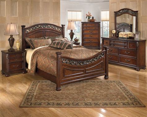 Queen bedroom sets on sale. Selma 6PC Cherry Queen Bedroom Set at Famsa.us | Easy ...