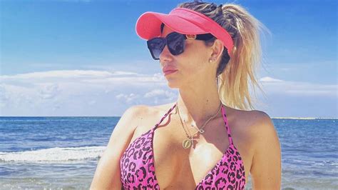 Ex Esposa De Pinilla Gisella Gallardo Posa En Nuevas Fotos En Bikini