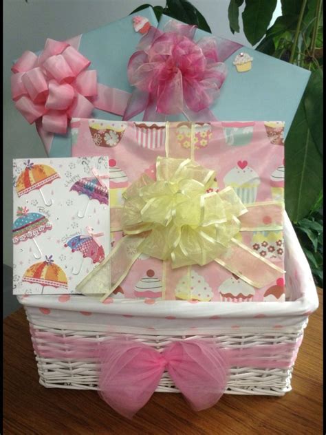 There's no rule that says you have to spend a fortune on a baby shower. Baby shower gift basket - gift wrapping ideas for baby ...
