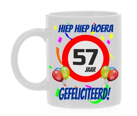 Wie heeft er vandaag reden voor een feestje omdat hij of zij jarig is? Verjaardags mok 57 jaar Goedkope Feestwinkel