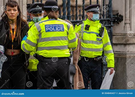 Parliament Square London England 14 December 2020 Police Arresting A Protester At An Anti