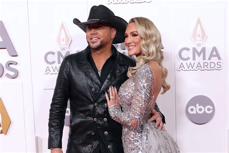 jason aldean s wife brittany praises fans for standing by singer during