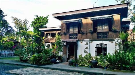 Pin By Alexei Lukban On Philippine Ancestral House Filipino House