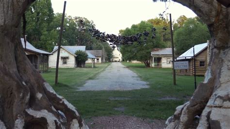 When edward bloom becomes ill, his son, william, travels to be with him. Abandoned Town of Spectre - Big Fish Movie Set - YouTube