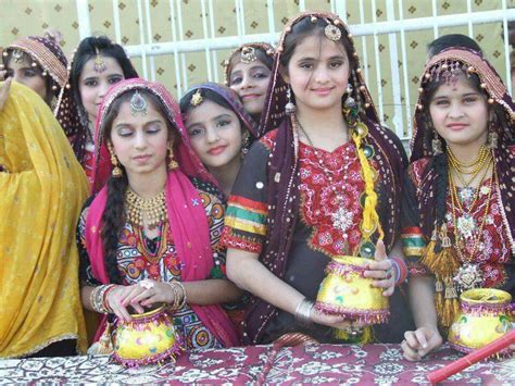 Sindhi Style Pakistan People Of Pakistan Pakistani Fashion Places To