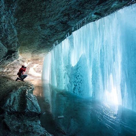 Amazing Shot From Behind The Frozen Minnehaha Falls 😮😍 📸