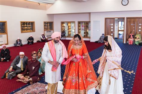 Rob And Raveena Sikh Wedding Guru Nanak Sikh Academy London