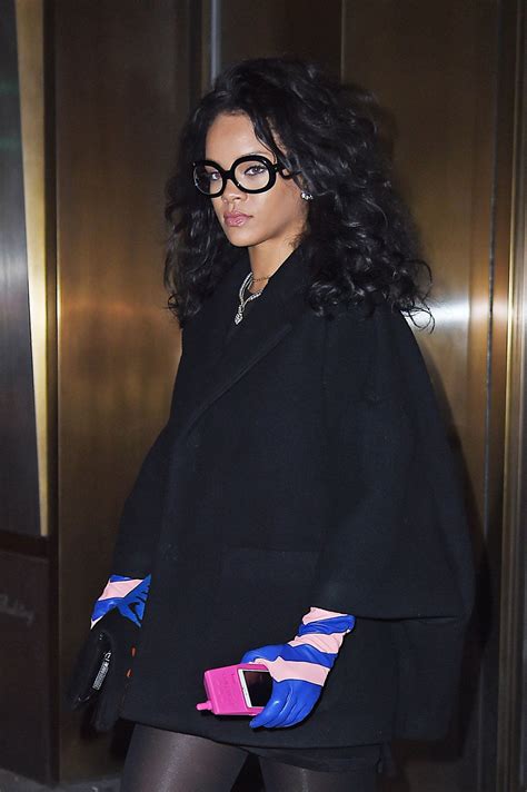 32 Celebrities Looking Chic In Glasses Rihanna Looks Rihanna Outfits Rihanna Style