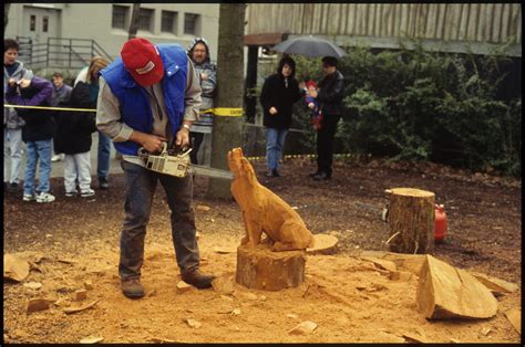 Dennis Chastain Of Forks Demonstrates Chainsaw Carving Flickr