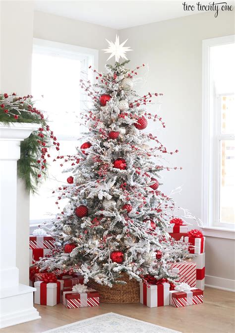 20 White Flocked Christmas Tree Decorating Ideas Pimphomee