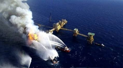 Mexico Oil Rig Explosion Leaves Dead Missing