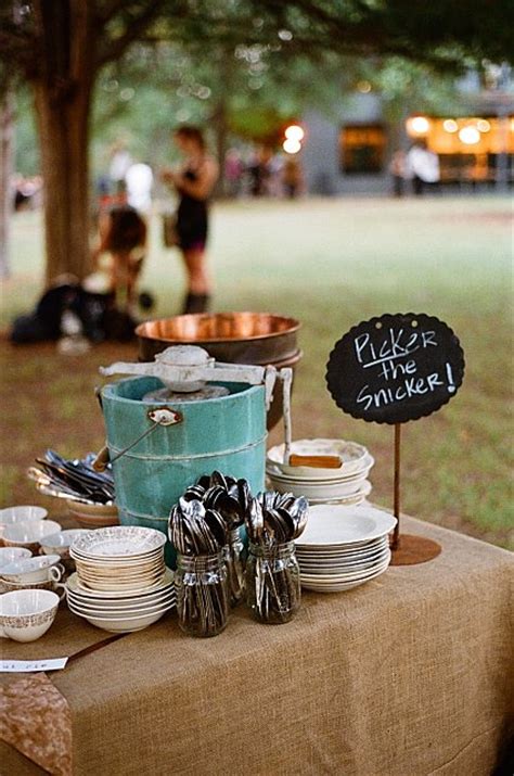 This is the perfect opportunity to party décor. 40 Amazing Family Reunion Ideas - Echoes of Laughter